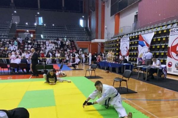 karate3EDE49C12-6722-1B8E-6BA5-8070426EAF02.jpg