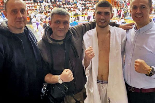 zahar-karate1D490BDB8-189A-9129-1EF6-22DD5F3AEBDF.jpg