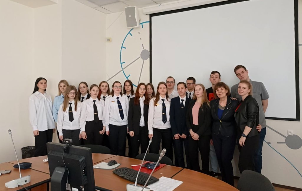 meetingvypusk3-min8F6A6AEC-14BE-67F1-BF4A-FE96DB0F1BB7 image Выпускники - наша гордость!