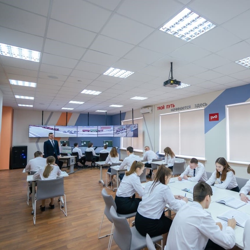 10.1 Колледж посетили заместитель министра транспорта Валентин Иванов и первый заместитель министра просвещения Александр Бугаев - MKT-TEST